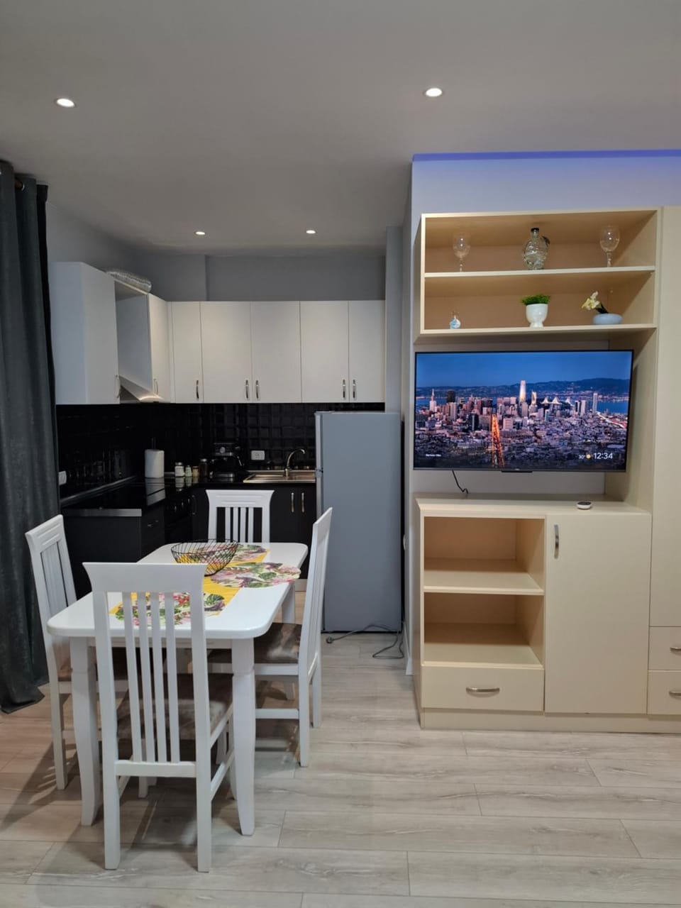TV and multimedia, Kitchen or kitchenette, Dining area