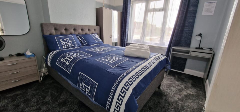 Bed, Photo of the whole room, Bedroom