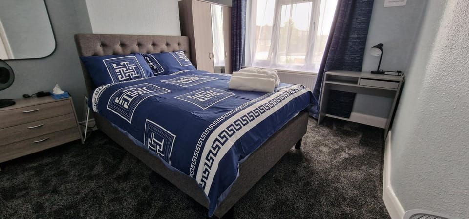 Bed, Photo of the whole room, Bedroom