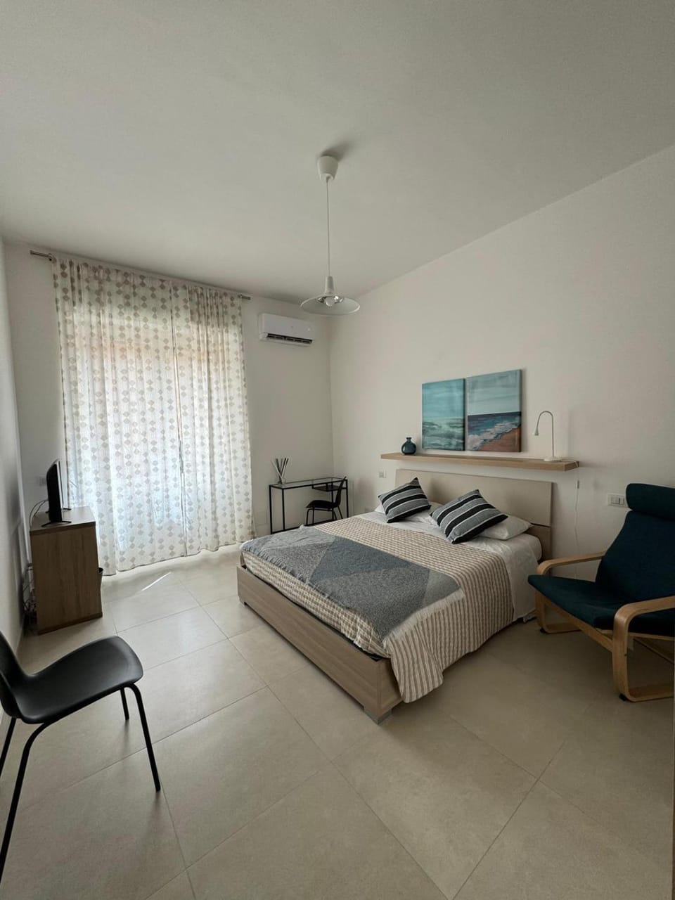 Bed, TV and multimedia, Bedroom, air conditioner