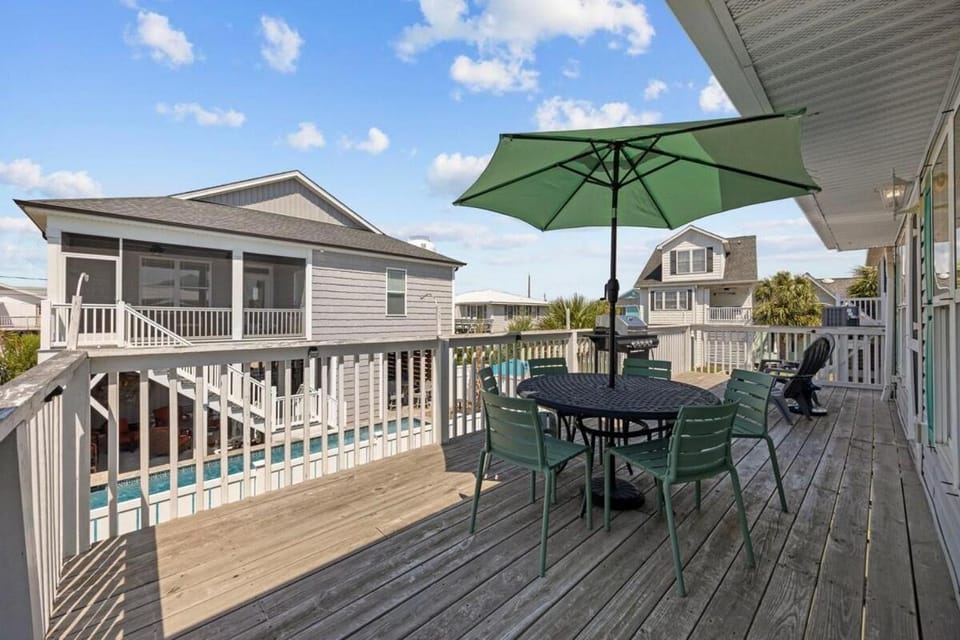 Grove Cove - 1'5 Blocks from Beach- Dog Friendly House in North Myrtle Beach