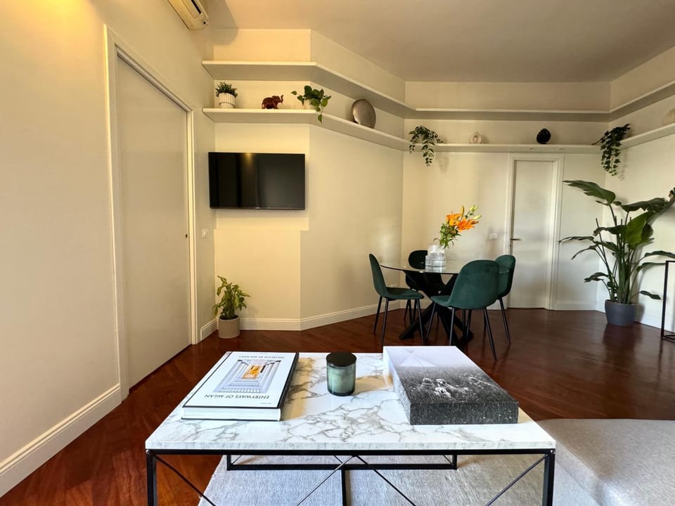 Communal lounge/ TV room, TV and multimedia, Living room, Seating area, Dining area, Evening entertainment
