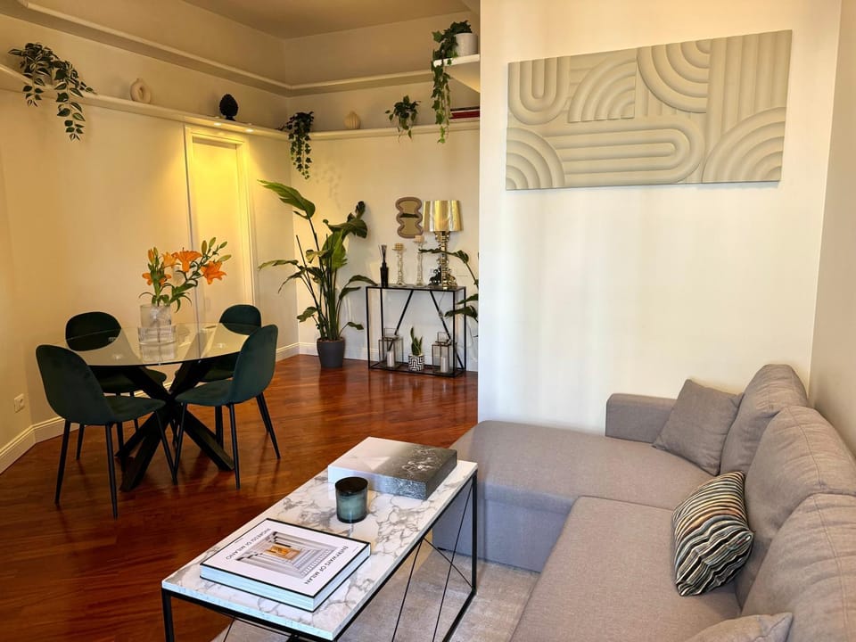 Living room, Seating area, Dining area