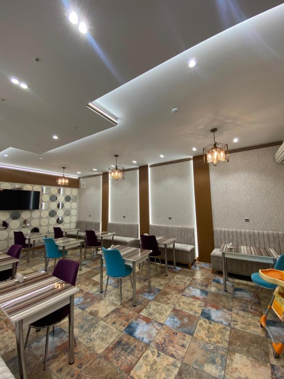 Property building, Restaurant/places to eat, Breakfast