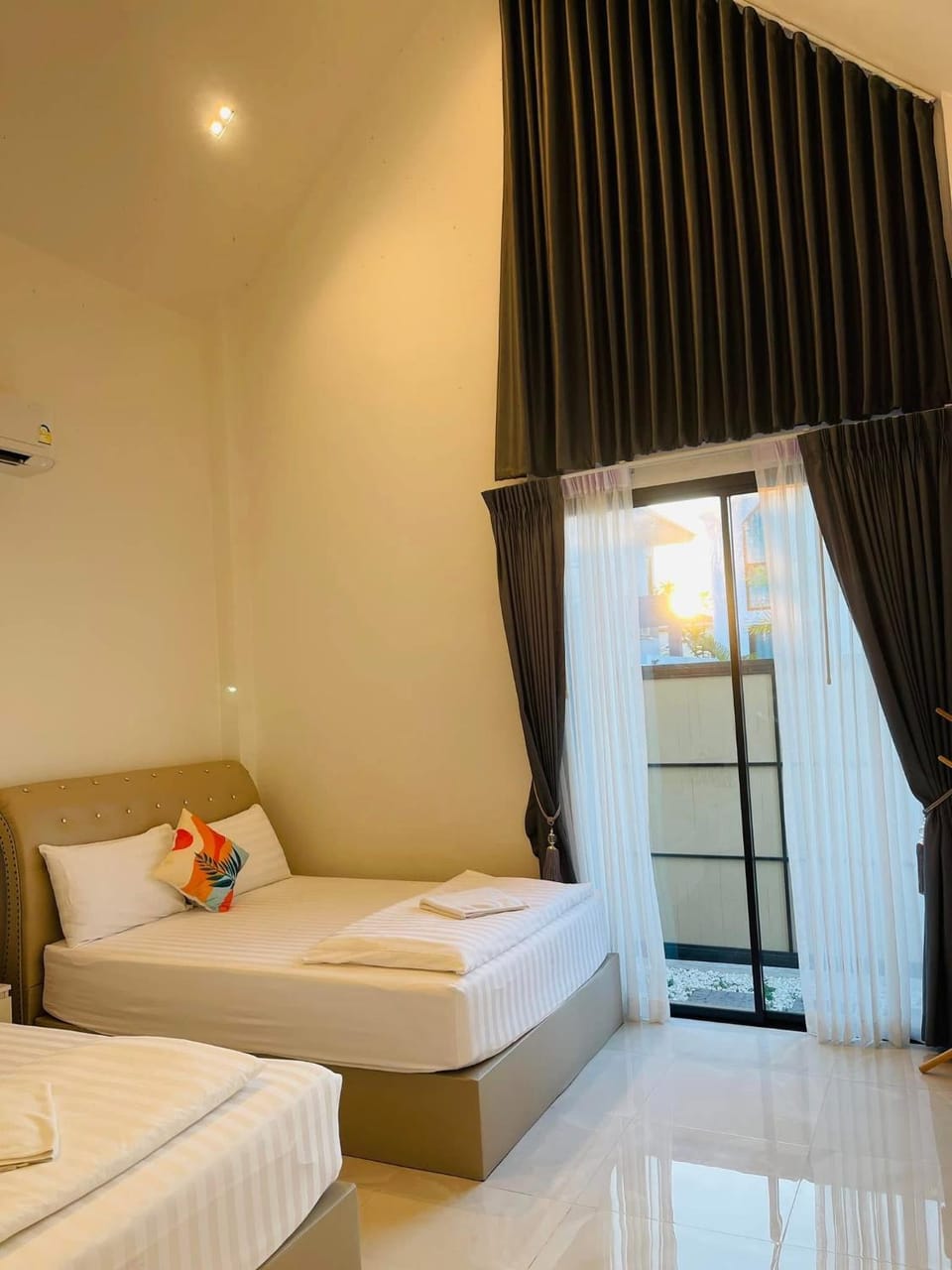 Holiday Pool Villa Bangsean Chonburi - 3 Bedrooms Villas up to 12 people House in Chon Buri Changwat