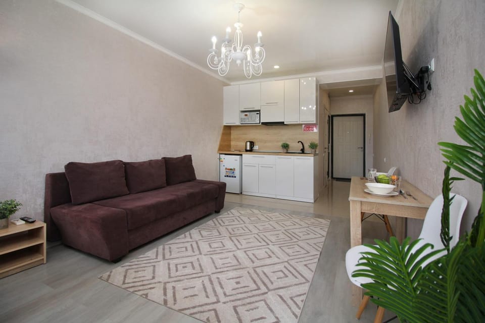 Kitchen or kitchenette, Seating area, Dining area, stove