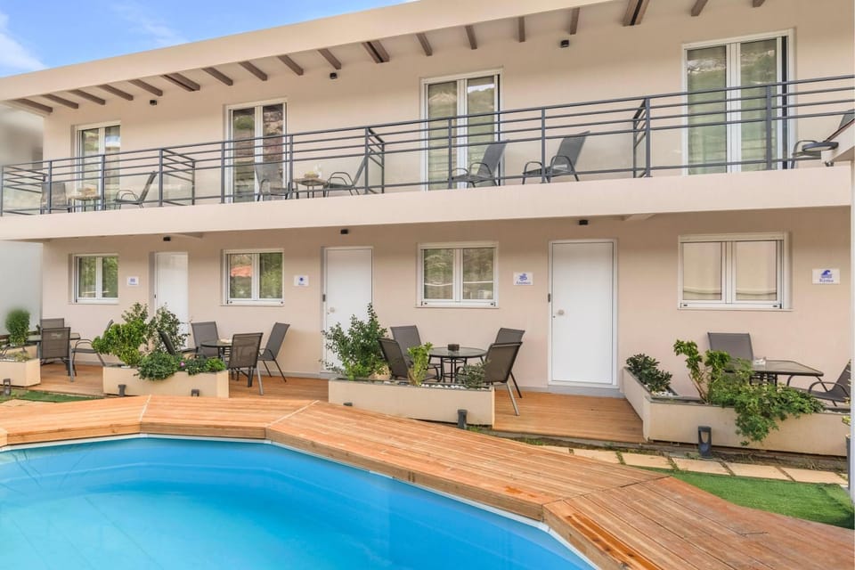 Balcony/Terrace, Swimming pool, furniture