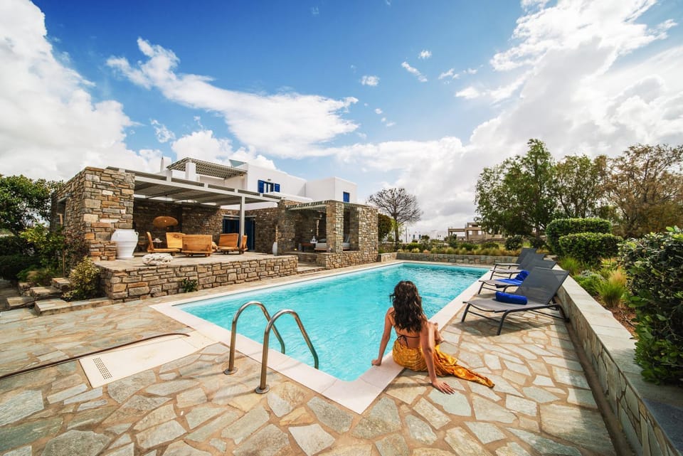 Property building, Swimming pool, sunbed