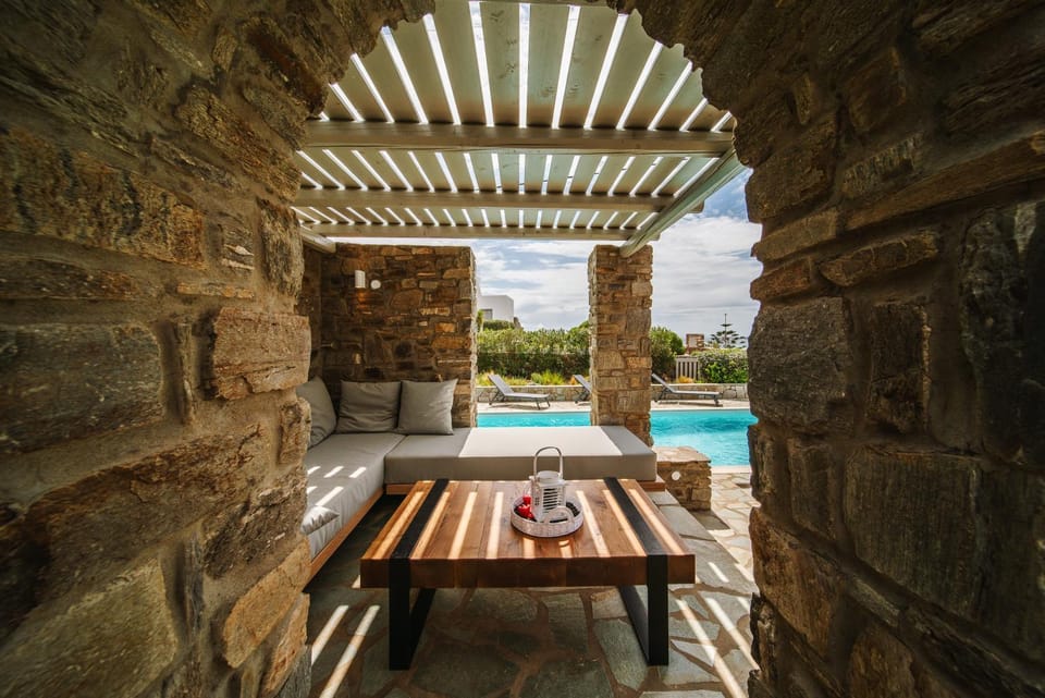 Patio, Day, Dining area, Pool view, Swimming pool, sunbed