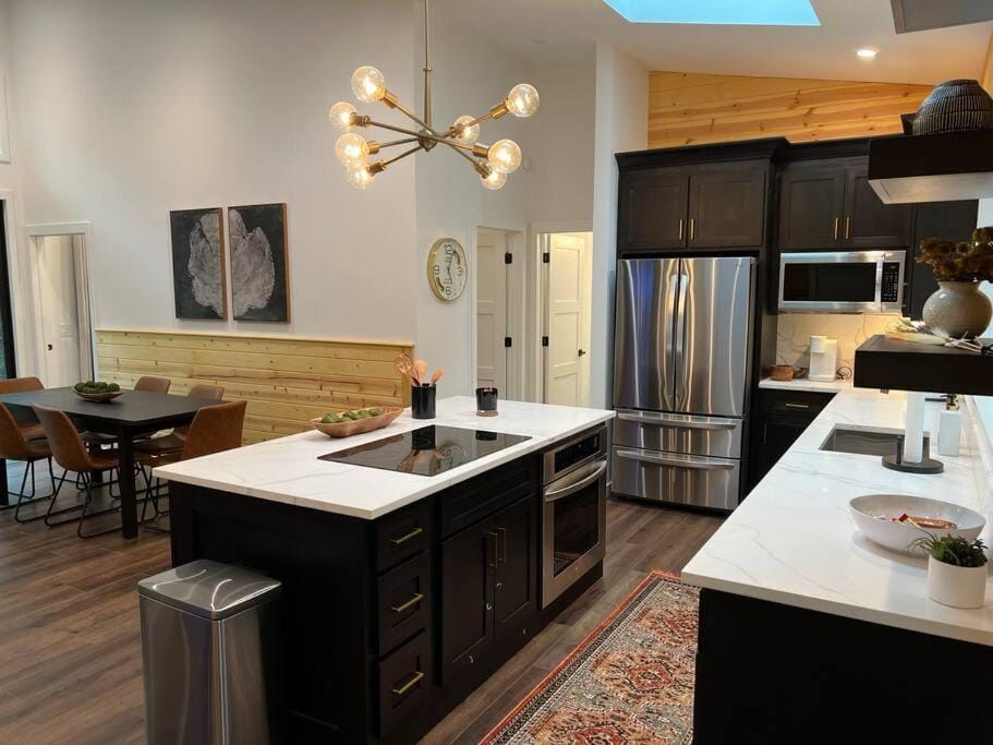 Modern Mountain Getaway with Hot Tub, Fire Pit Chalet in White County