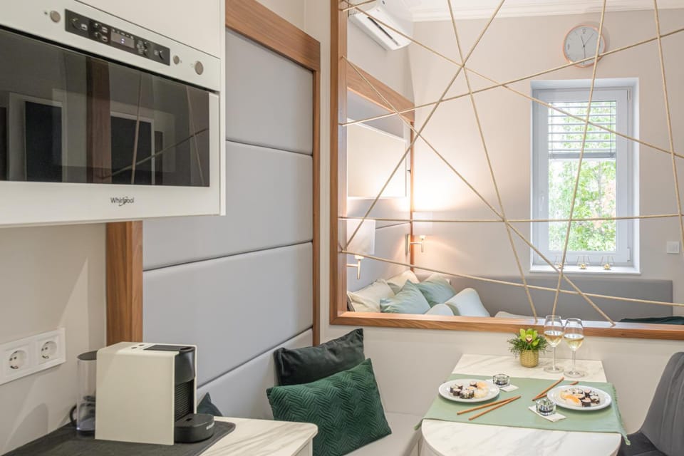 Bed, Kitchen or kitchenette, Dining area, air conditioner