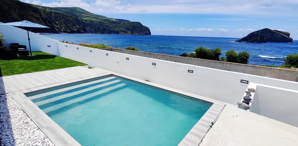 Nearby landmark, Natural landscape, Mountain view, Pool view, Sea view, Swimming pool, sunbed