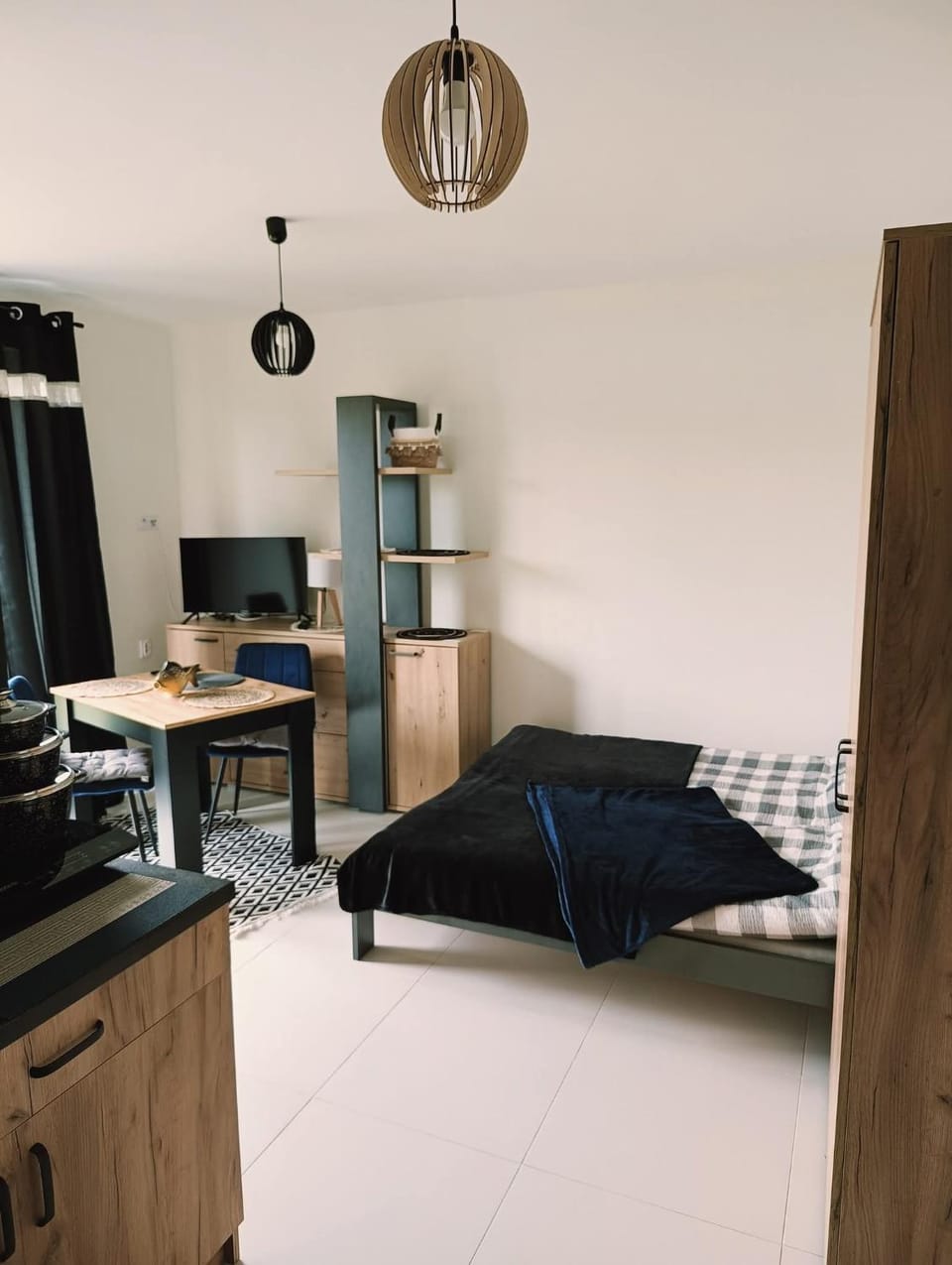 Bed, Kitchen or kitchenette, Photo of the whole room, Bedroom