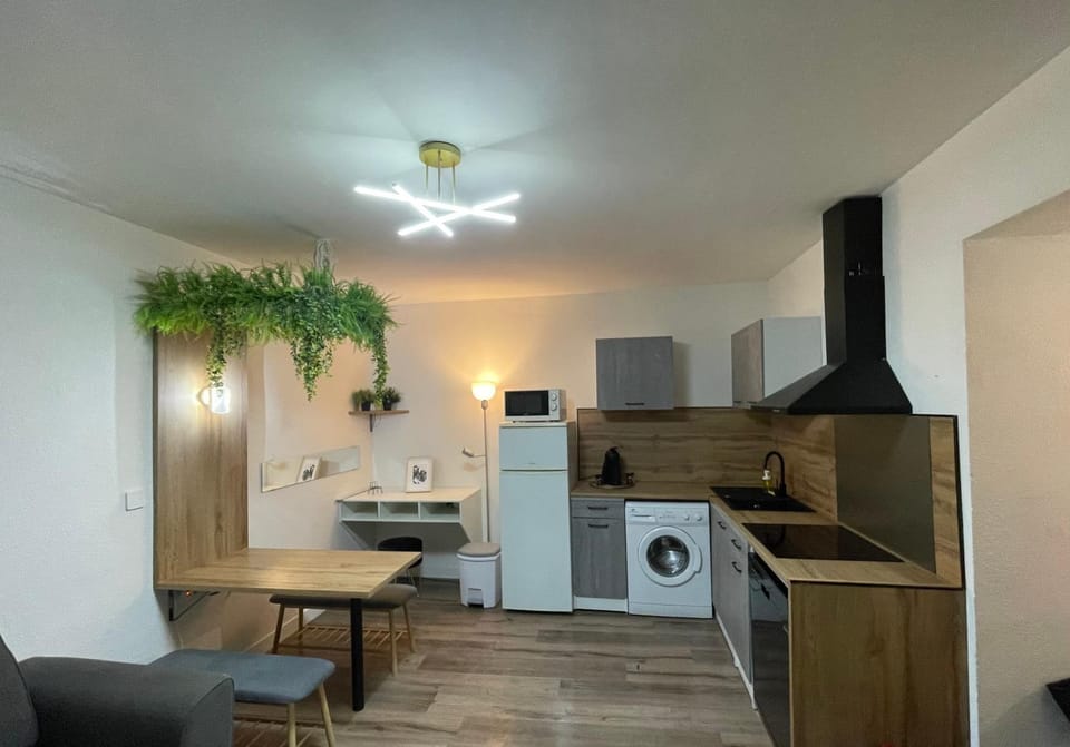 Kitchen or kitchenette, Living room, Seating area, oven, washing machine, air conditioner