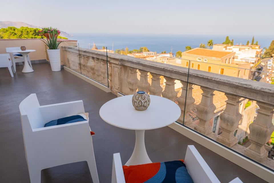 View (from property/room), Balcony/Terrace, Sea view