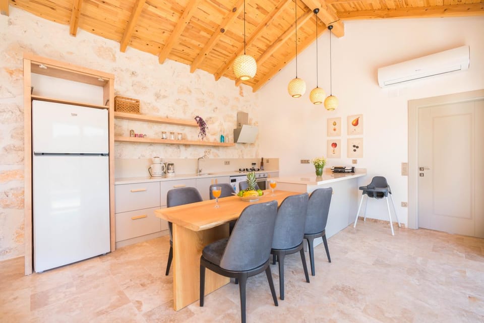 Dining area, oven, stove