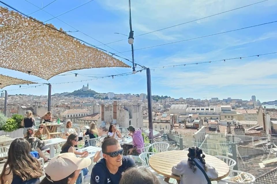 Restaurant/places to eat, Food and drinks