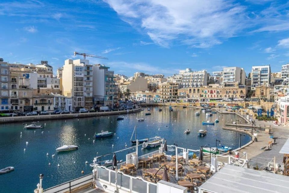 St Julians Seafront Apartment in Saint Julians