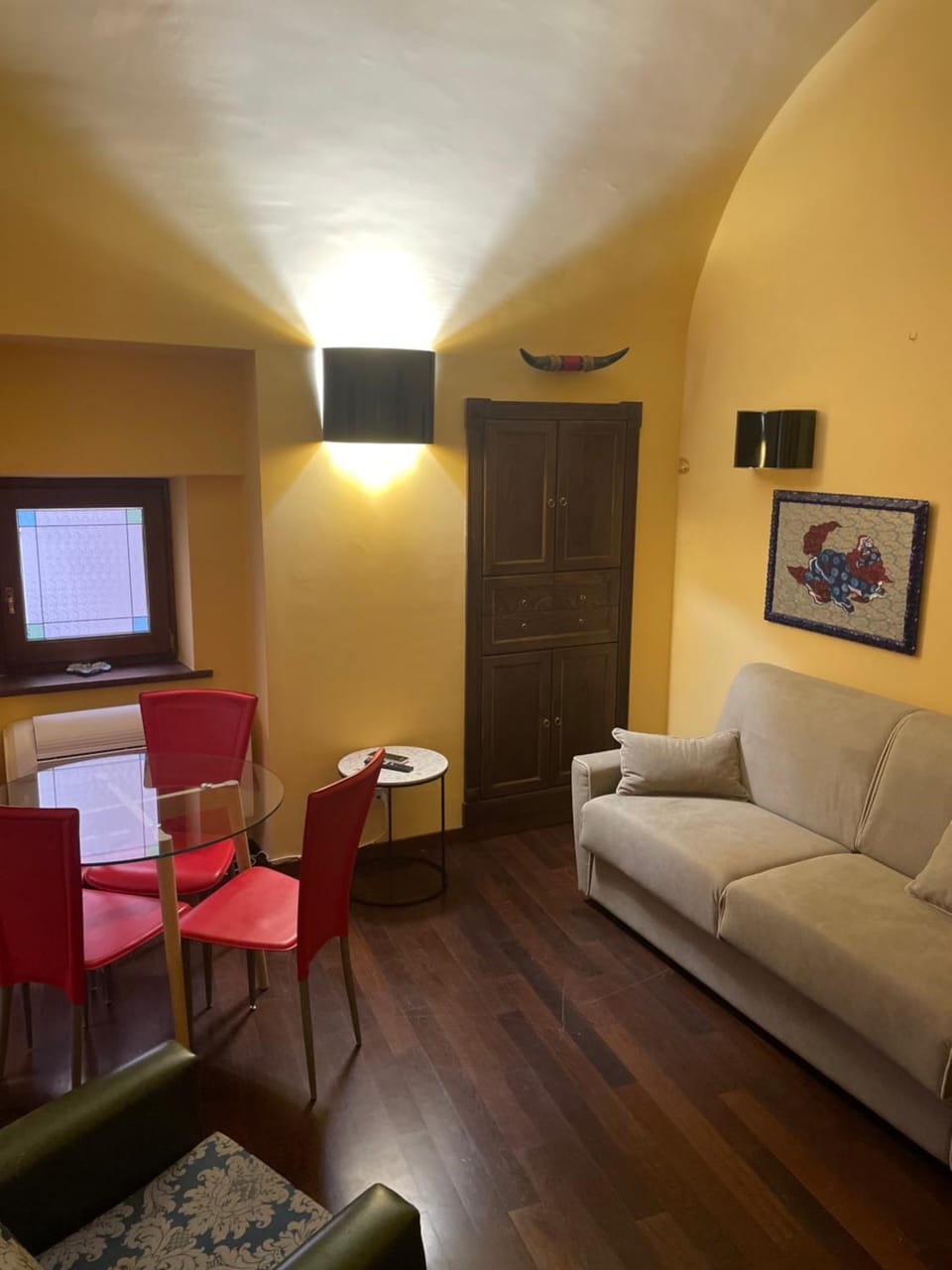 TV and multimedia, Living room, Seating area, Dining area, internet, air conditioner