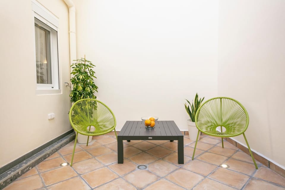 Patio, Day, Balcony/Terrace