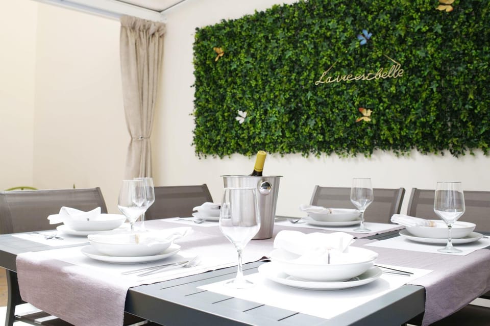 Balcony/Terrace, Living room, Banquet/Function facilities, Seating area, Dining area, heating, air conditioner