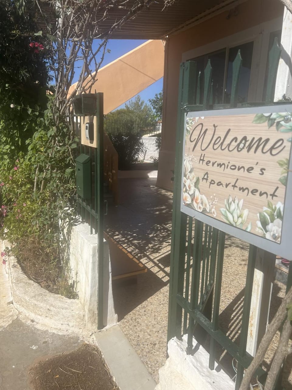Facade/entrance, Property logo or sign
