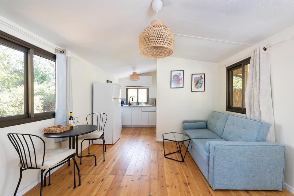בקתת המפל הלבן Country House in North District