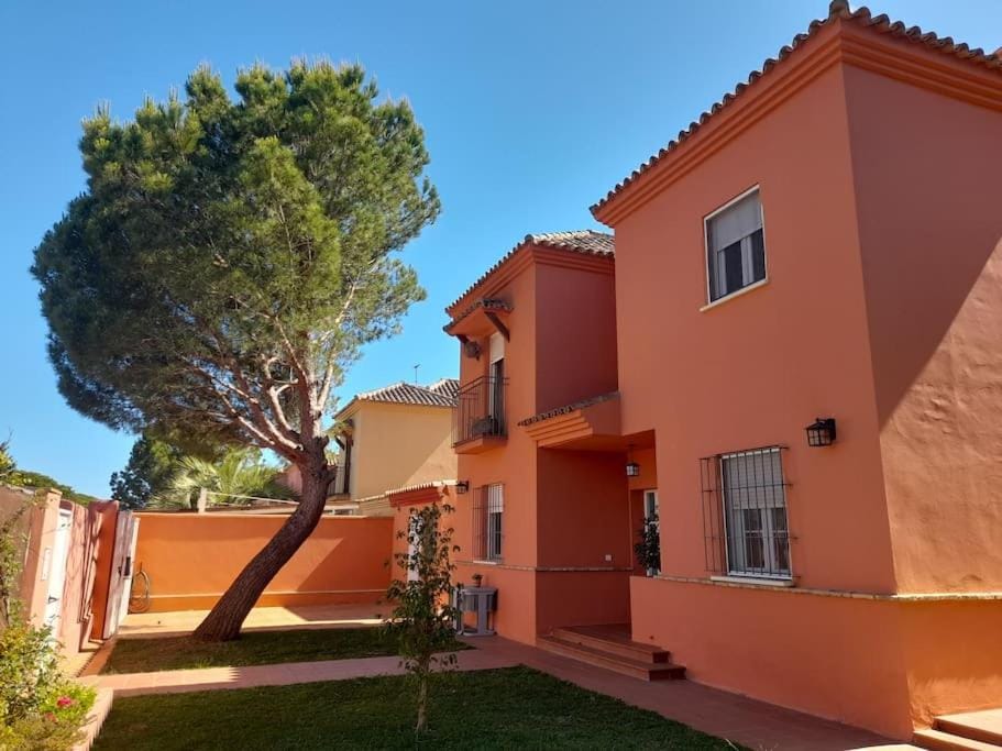Chalet con piscina y vistas a campo de golf House in Costa de la Luz