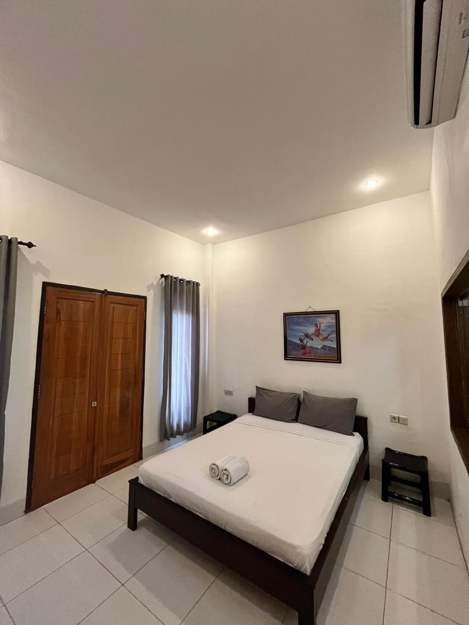 Bed, TV and multimedia, Photo of the whole room, Bedroom, towels