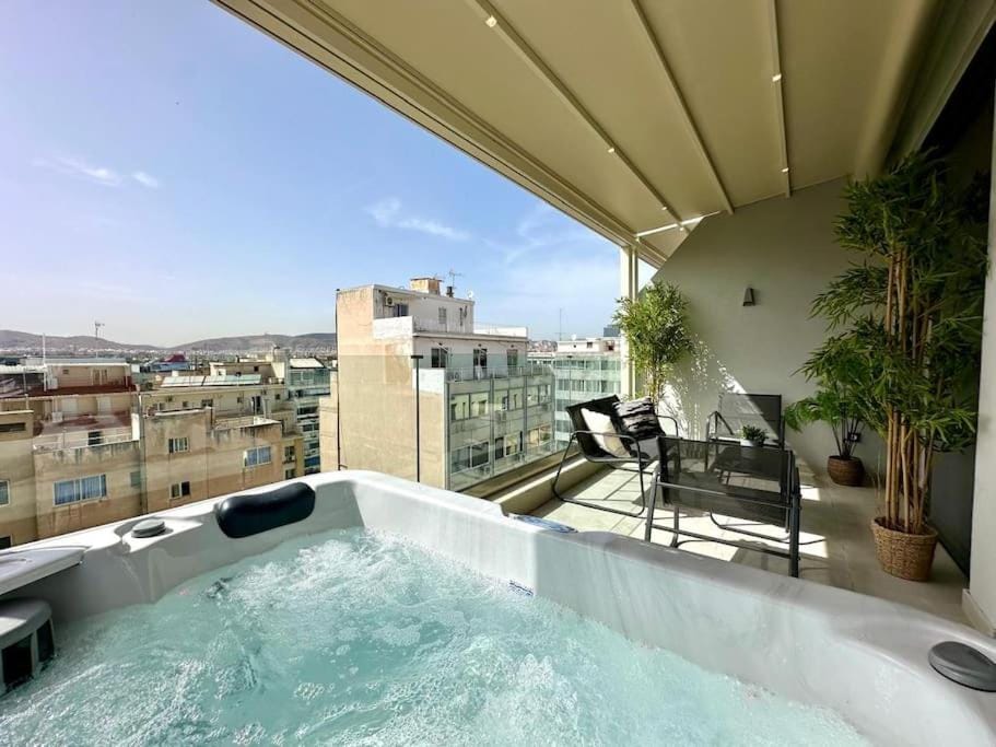 BlueMotion - CruiseNest 6Α Free Airport Transportation Apartment in Pireas