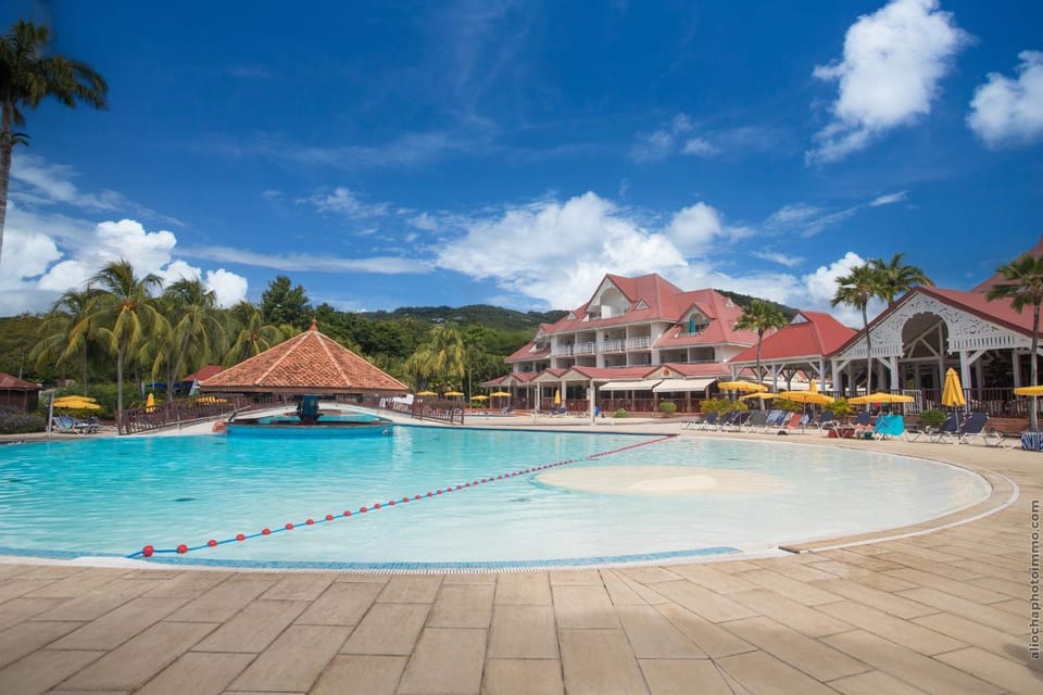Au beau village studio avec belle piscine Resort in Sainte-Luce