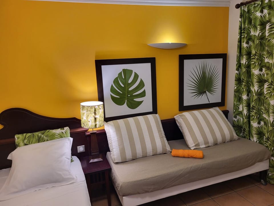 Au beau village studio avec belle piscine Resort in Sainte-Luce