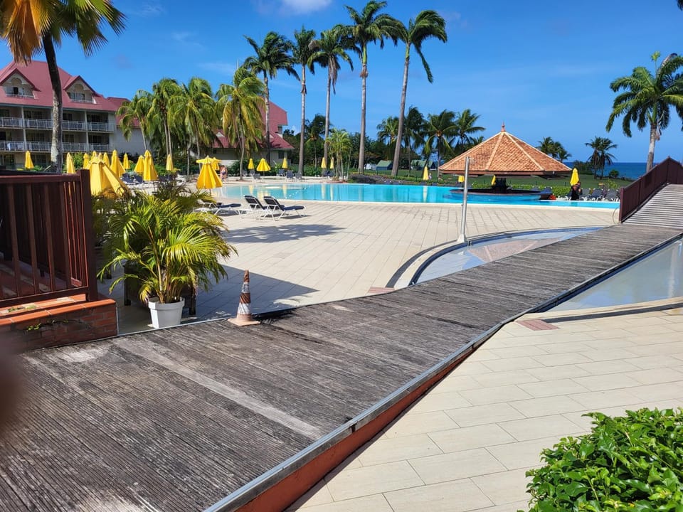 Au beau village studio avec belle piscine Resort in Sainte-Luce