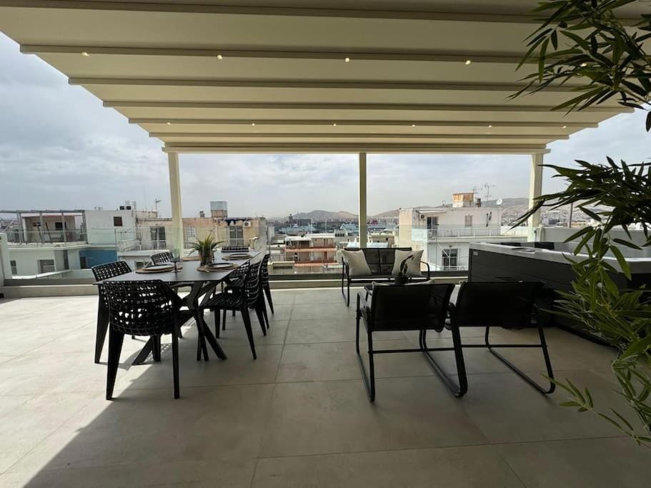 BlueMotion - CruiseNest PortView Free Airport Transportation Apartment in Pireas