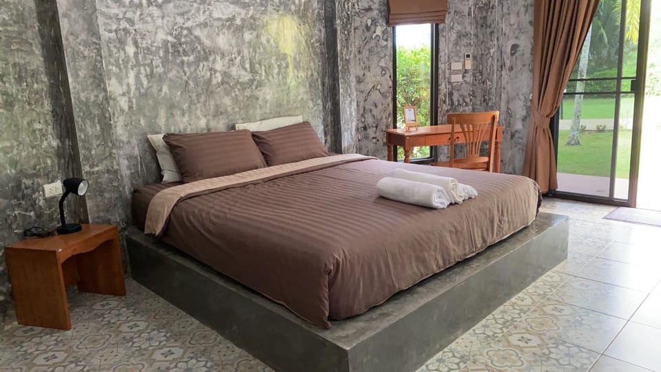 Bed, Photo of the whole room, Bedroom, towels