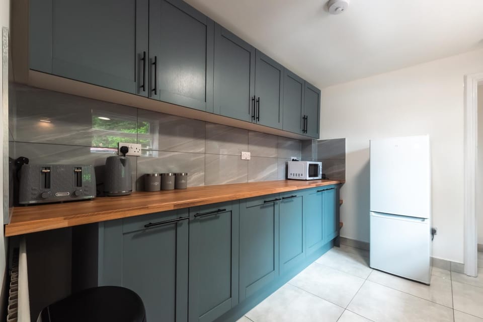 Coffee/tea facilities, Kitchen or kitchenette, dishwasher, oven, stove, toaster