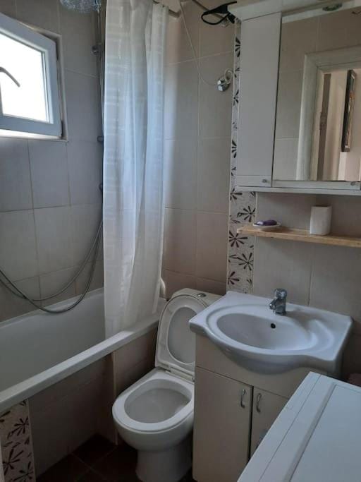 Shower, Toilet, Bathroom, Bath