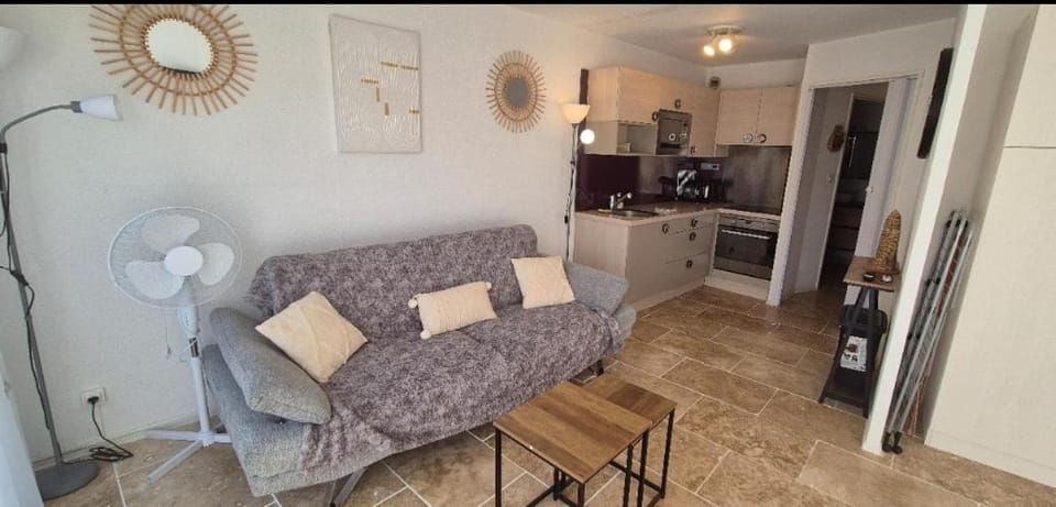 Studio cabine moderne design avec vu sur jardin , piscine Cabin in La Grande-Motte