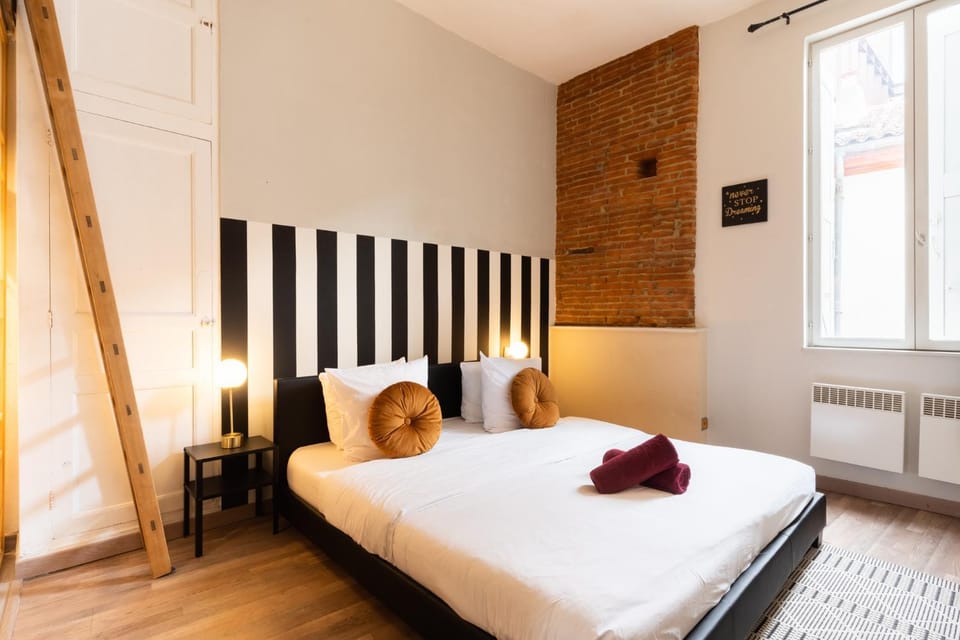 Bed, Bedroom