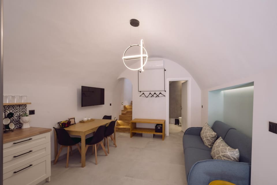 TV and multimedia, Seating area, Dining area
