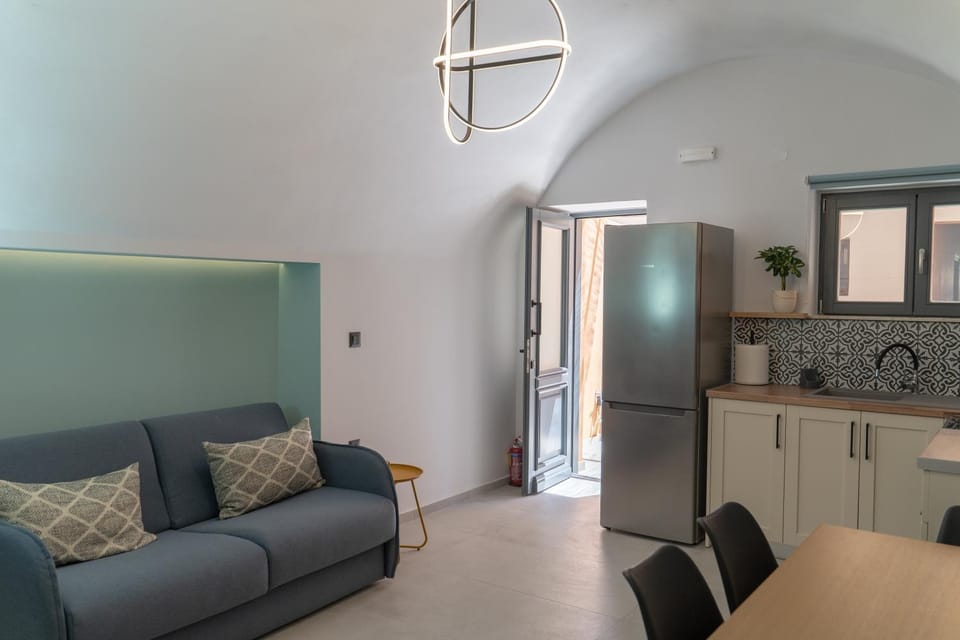 Kitchen or kitchenette, Seating area