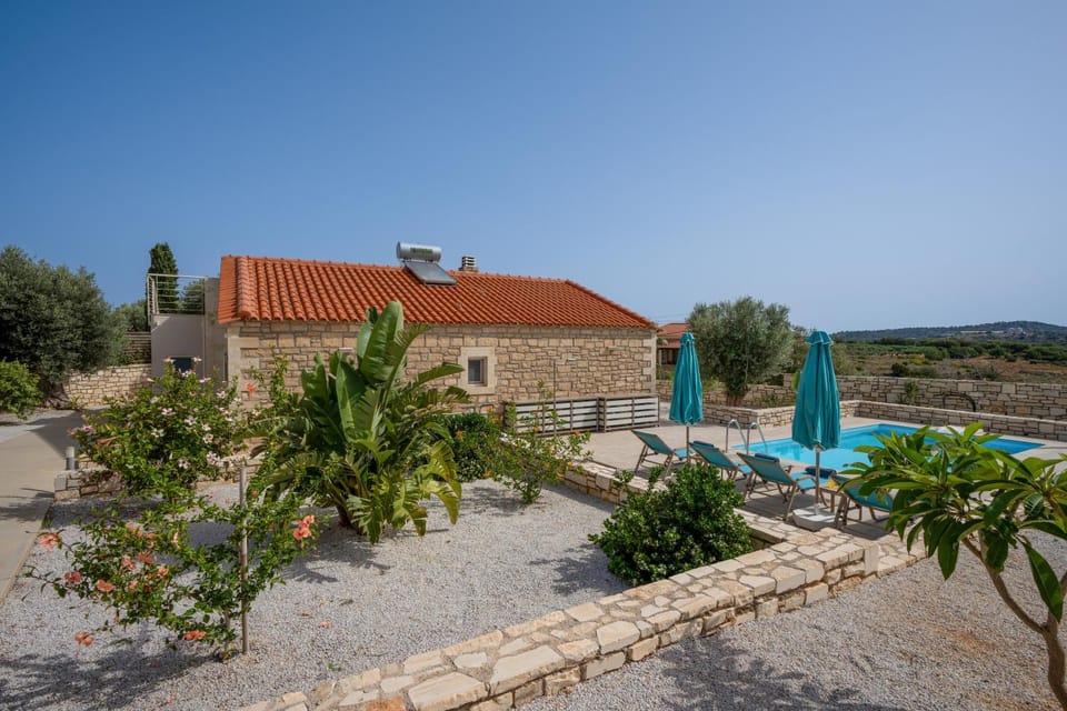 Property building, Garden, Swimming pool, sunbed
