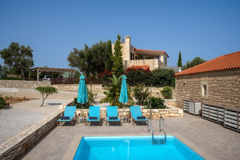 Swimming pool, sunbed