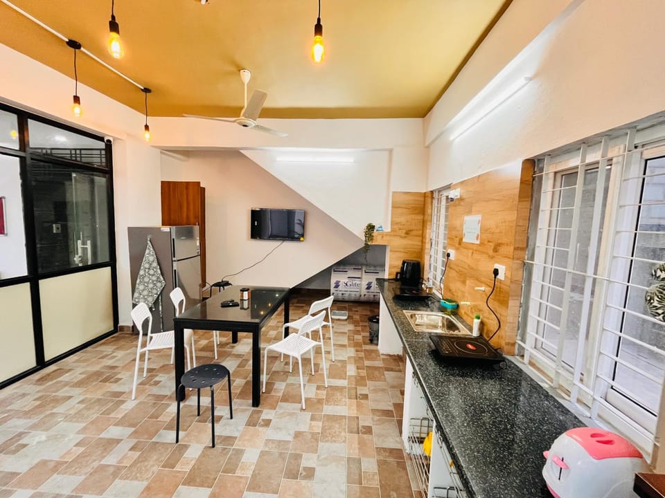 Communal lounge/ TV room, Communal kitchen