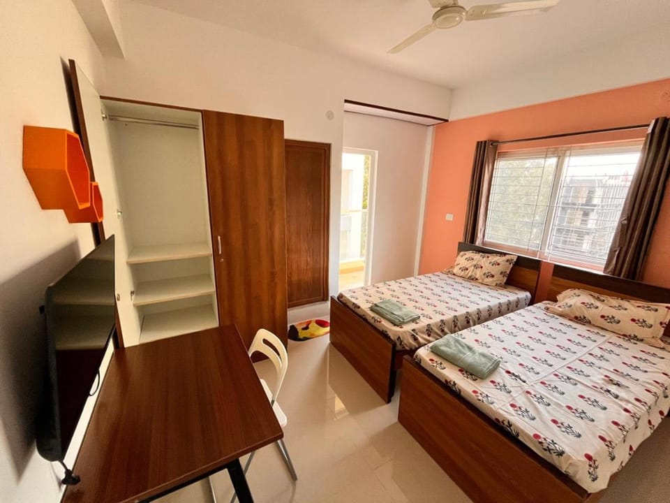 Bed, Photo of the whole room, Bedroom, air conditioner