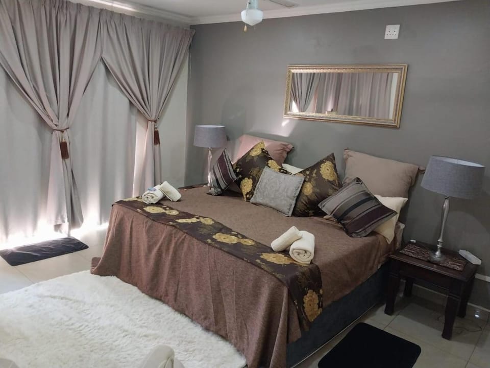 Bed, Photo of the whole room, Bedroom, Garden view, Pool view, towels, wardrobe