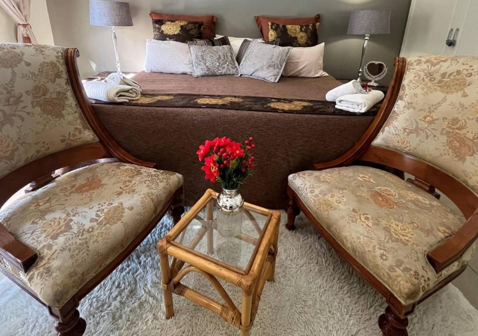 Bed, Photo of the whole room, Seating area, Bedroom, Garden view, Pool view, towels, wardrobe