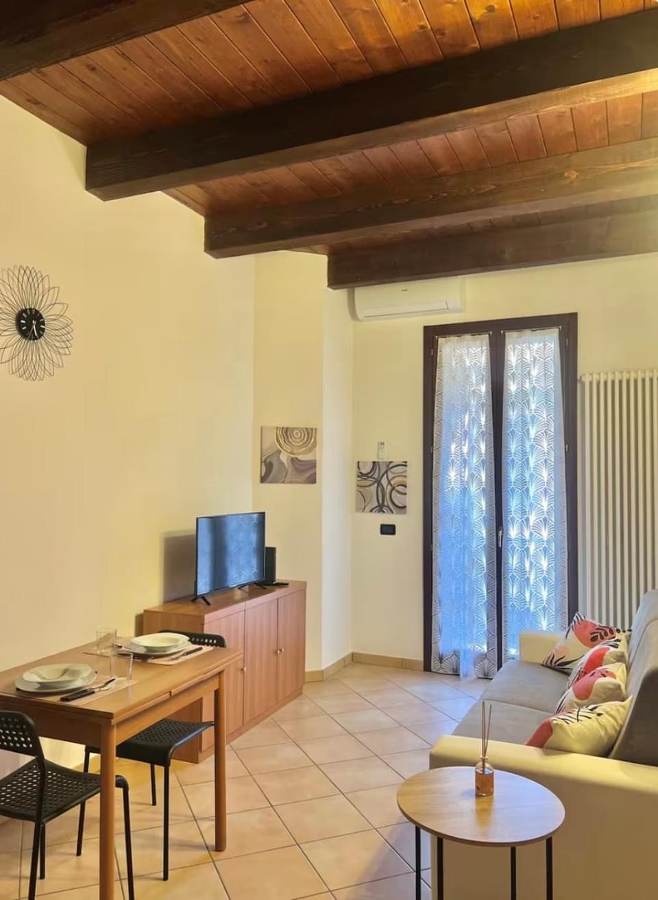 TV and multimedia, Living room, Dining area