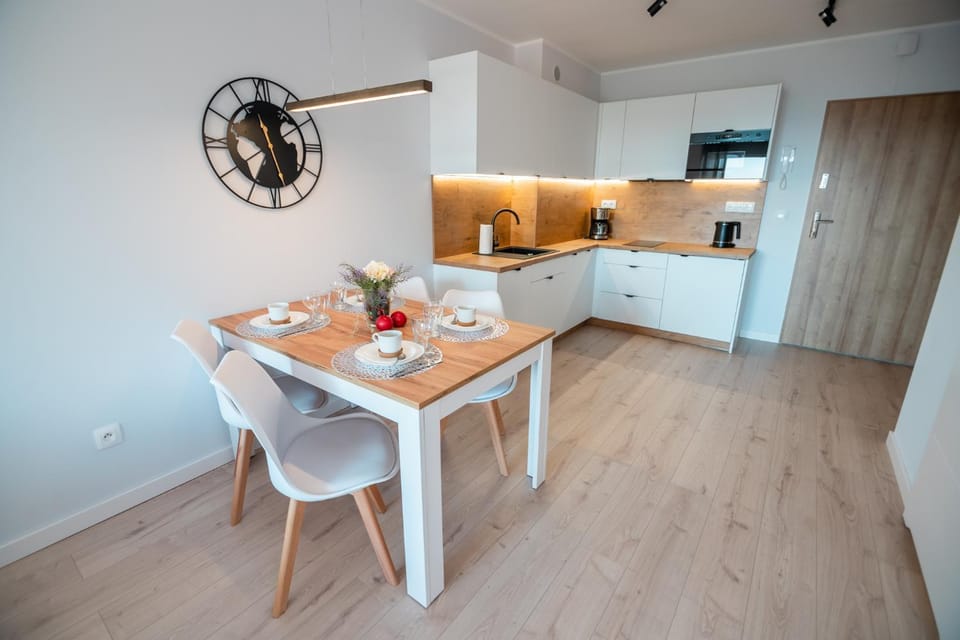 Coffee/tea facilities, Kitchen or kitchenette, stove