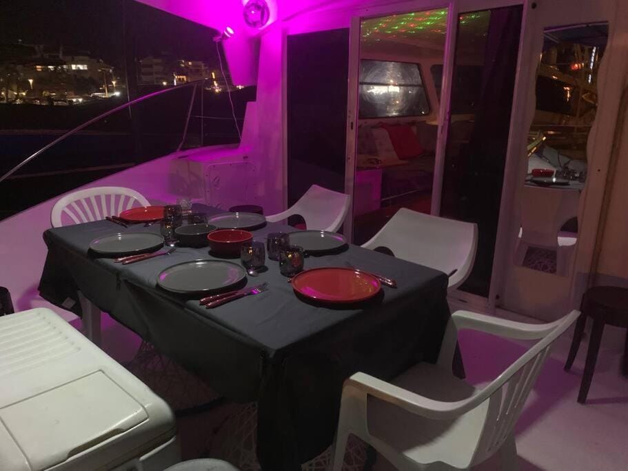 Night, View (from property/room), Balcony/Terrace, Living room, Seating area, Dining area